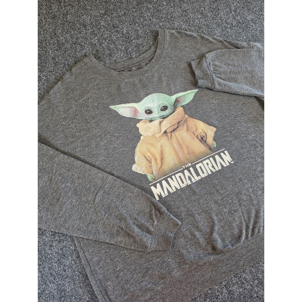 Star Wars Mandalorian Grogu Baby Yoda Sweatshirt XL Gray Crewneck Graphic